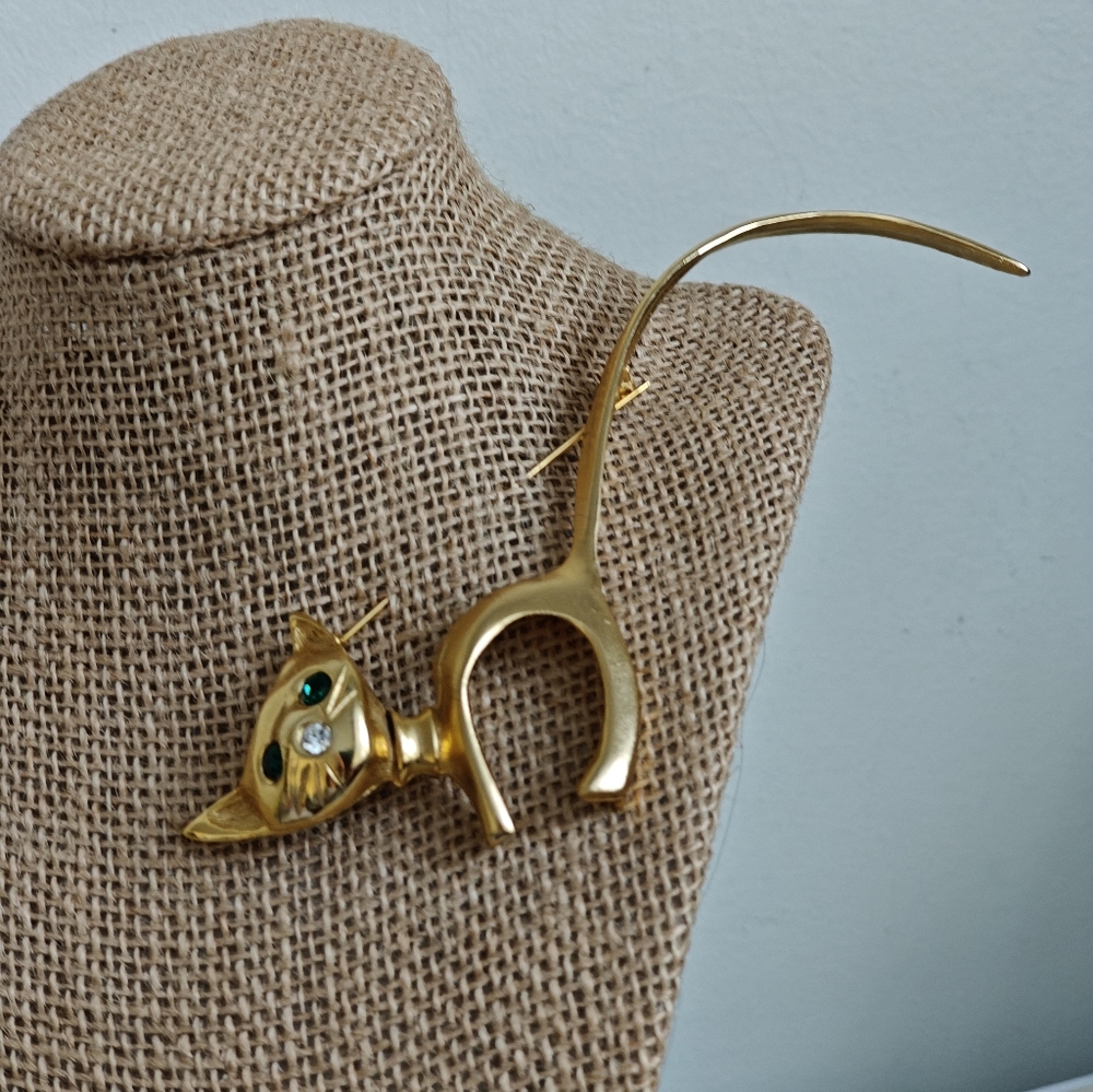 Rare Signed Ultra Craft Scardy Cat Brooch 🐈 Yellow Gold Tone Green Eyes
